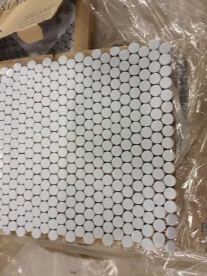Carrelage : Céramique émaux de Briare gris 30 X 30 . Vendu au minimum par lot de 1 carton de 12 pièces, soit environ 1m2 par lot (44 cartons de 12 carreaux disponible)