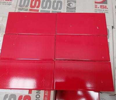 Carrelage : carreau rouge brillant MOTTE 2008 RAL3020 10 X 20 cm. Vendu au m2 ( en stock  150m2)